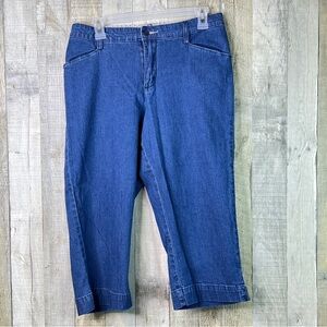 Lee Size 8 Medium Just Below The Waist Blue Denim Capri’s Front Pockets